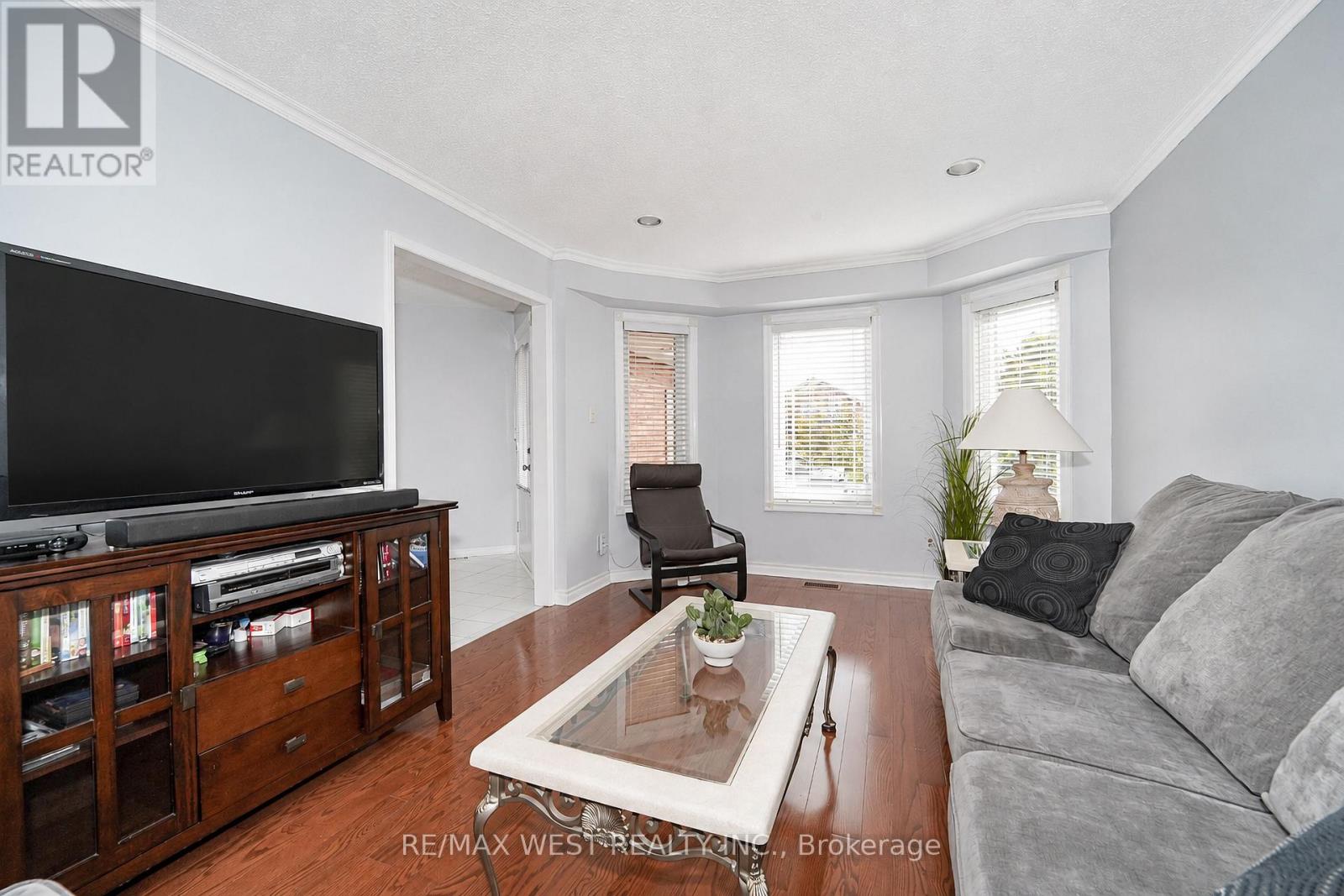 24 ROYAL VALLEY DRIVE - Image 6