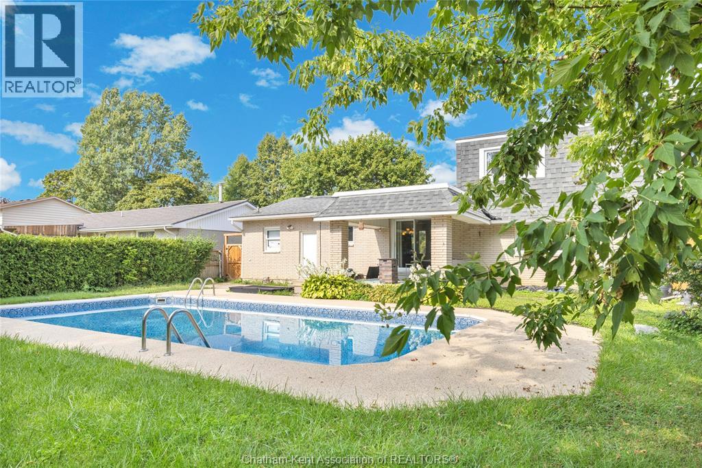 71 Parry DRIVE - Image 32