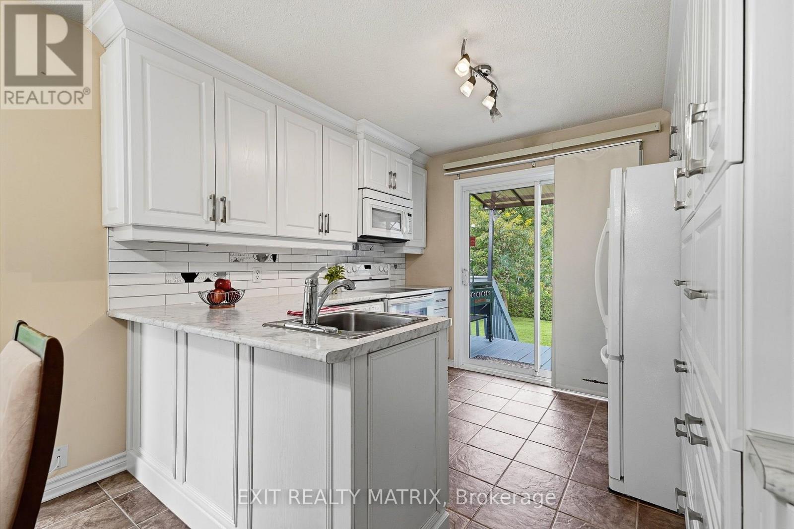 44 STE THERESE BOULEVARD - Image 16