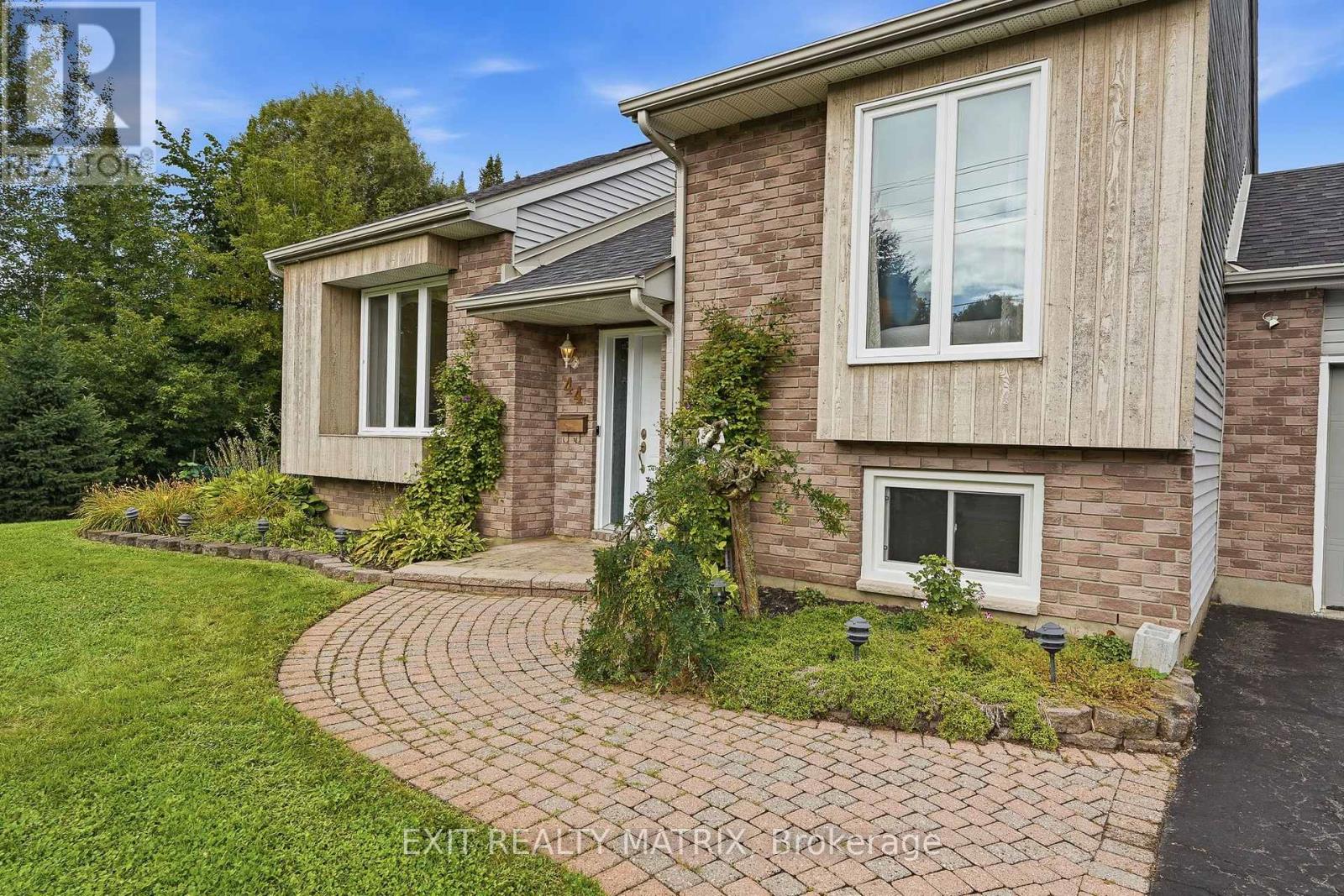 44 STE THERESE BOULEVARD - 3