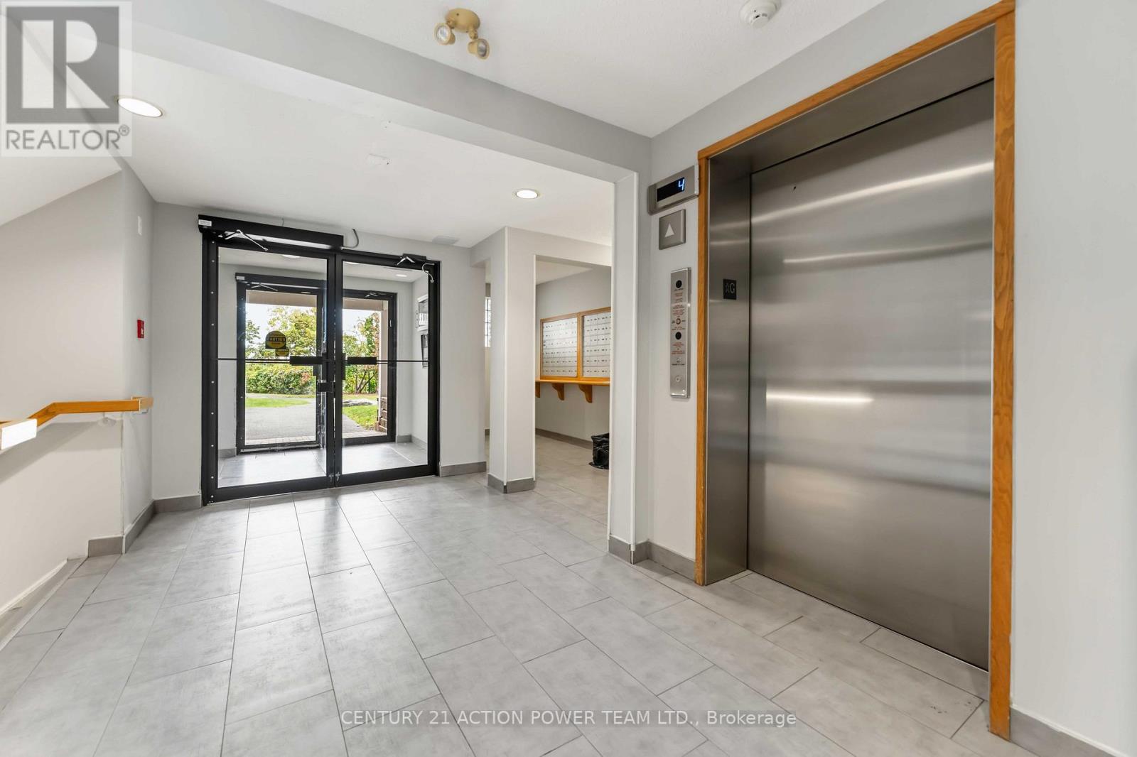 #115 345 CENTRUM BOULEVARD - 7