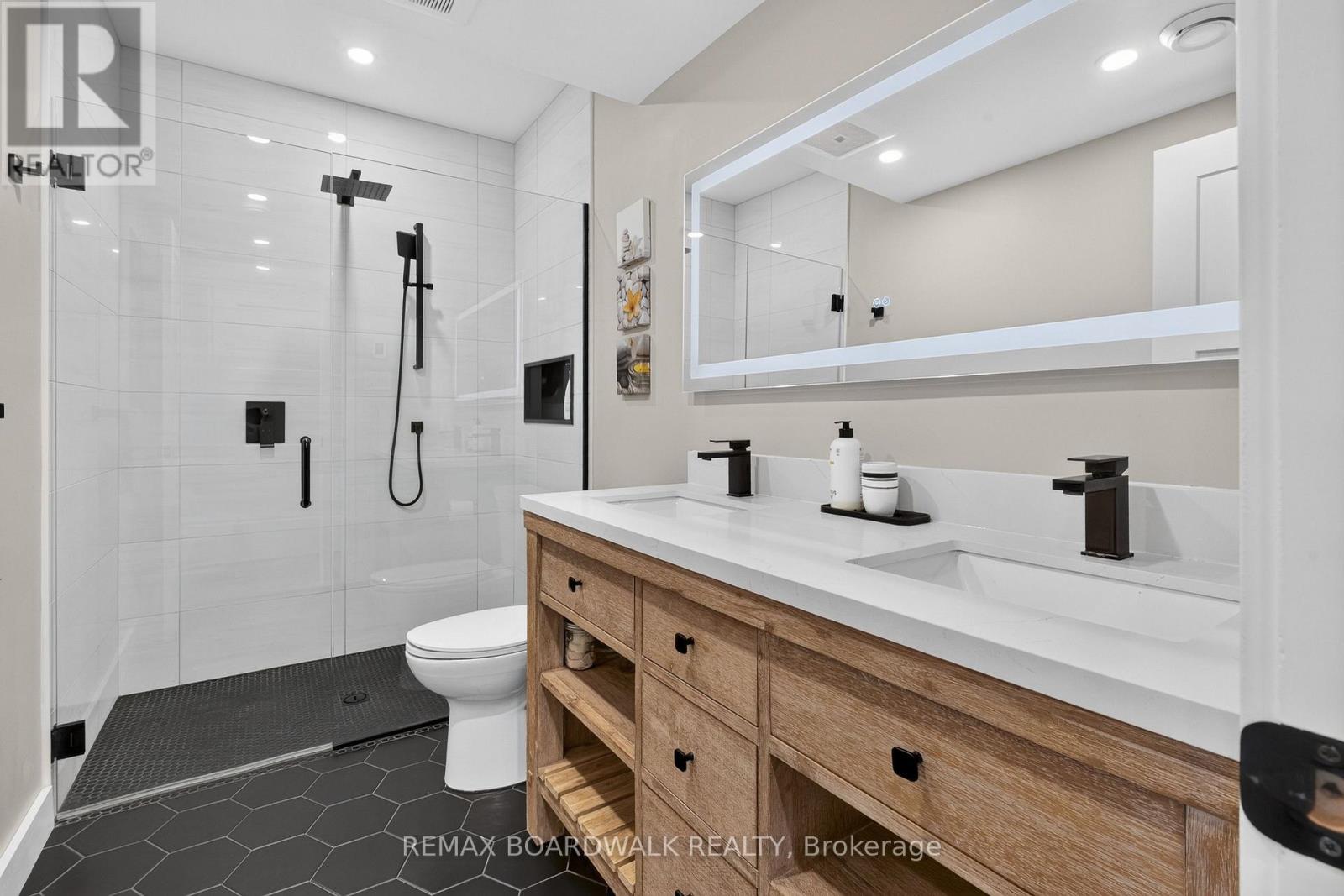 112 ARGILE STREET - Image 23