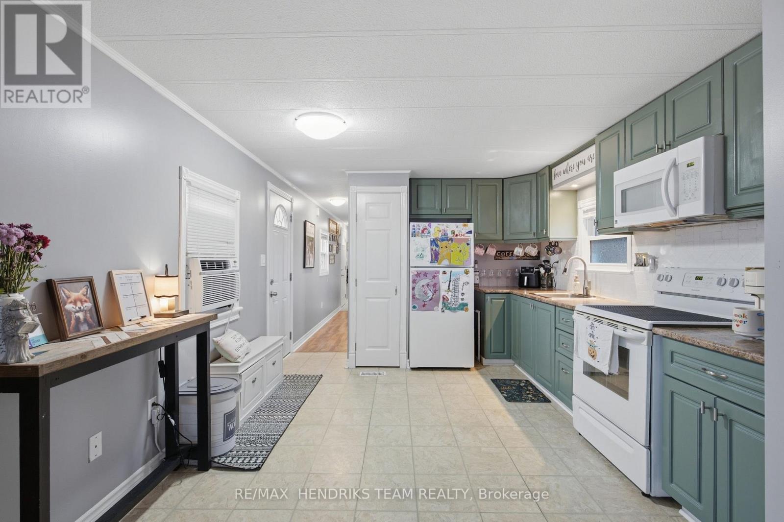 #317 241 ST. PAUL STREET W - Image 10