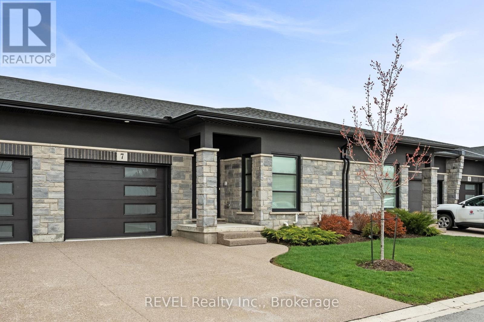 #7 7138 PARSA ST NIAGARA FALLS STREET - 2