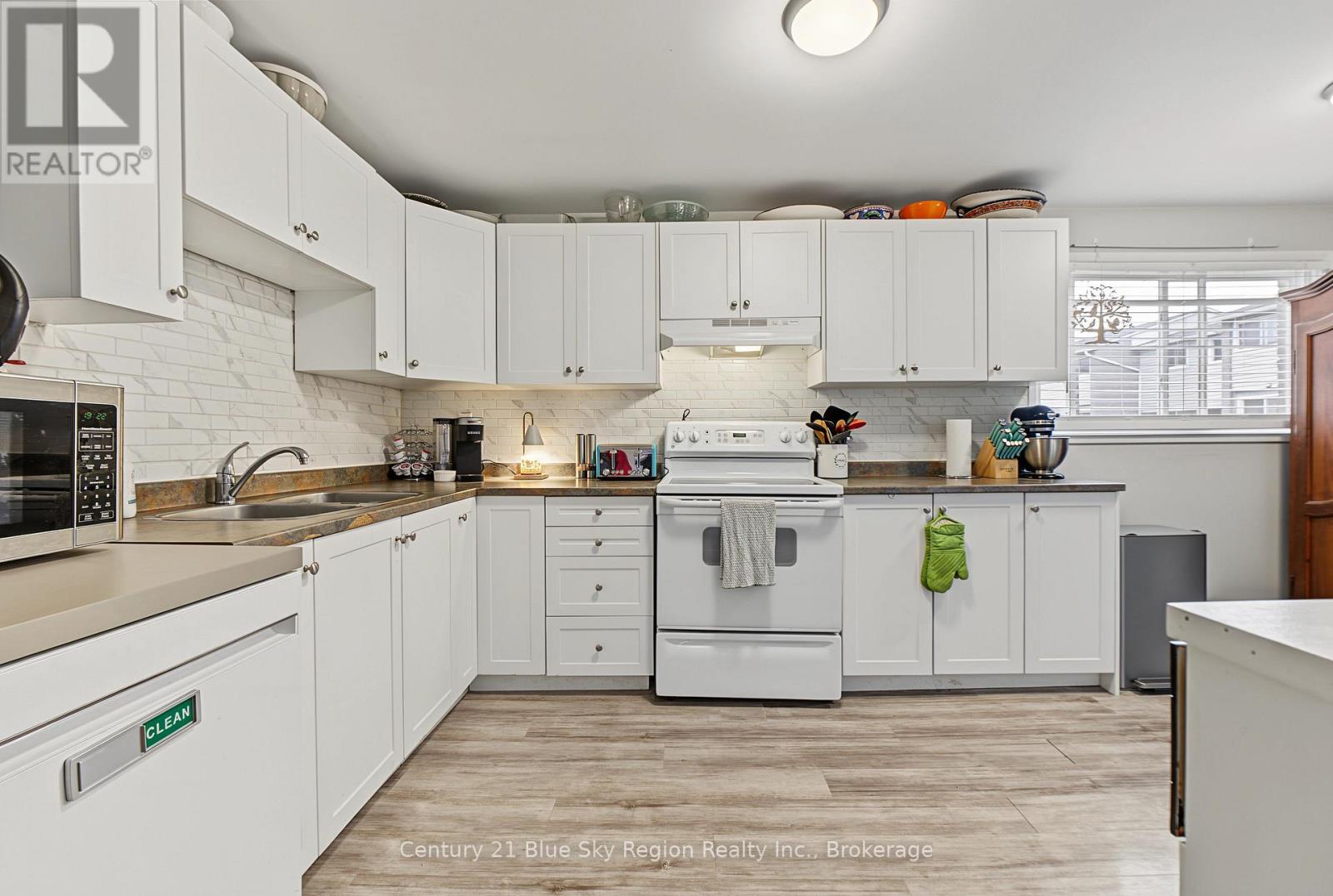 ##46 644 LAKESHORE DRIVE - 11