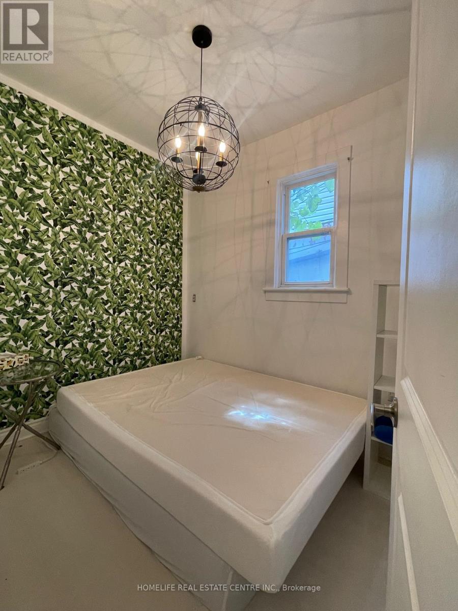 169 GLADSTONE AVENUE - 13