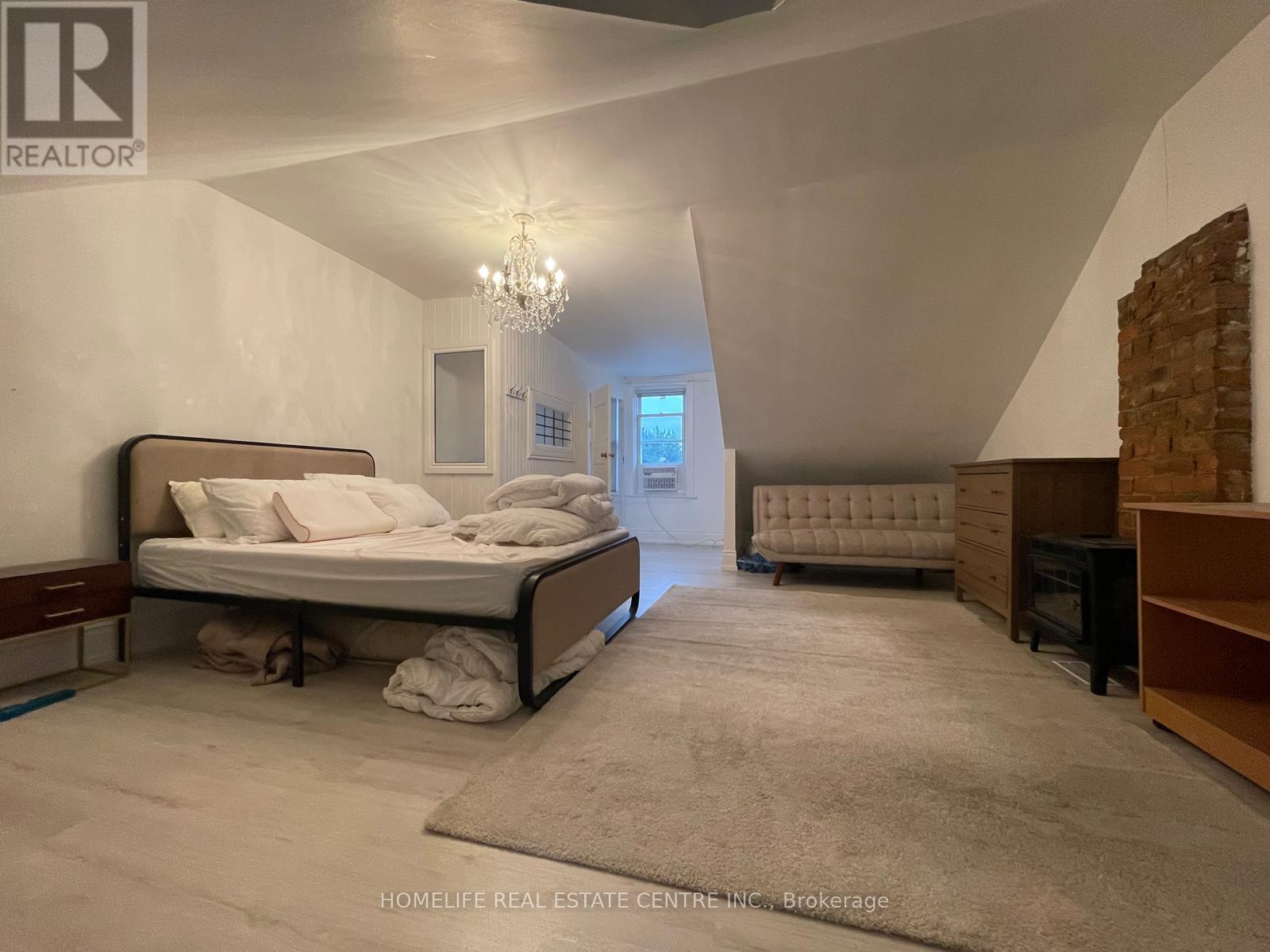 169 GLADSTONE AVENUE - 33