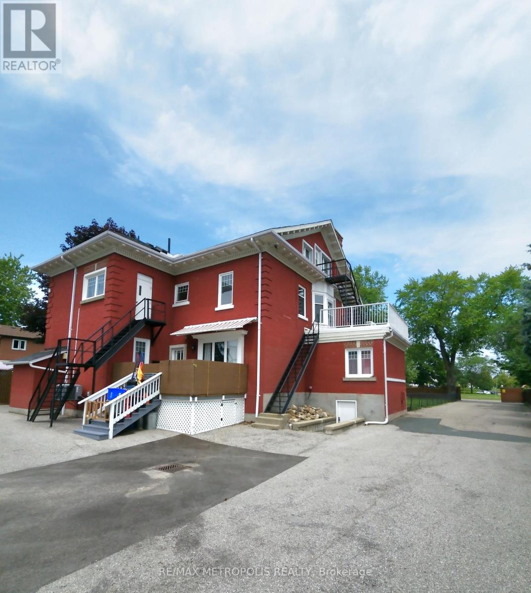UPPER #2 - 1110 SIMCOE STREET S, Oshawa (Lakeview) — photo 1