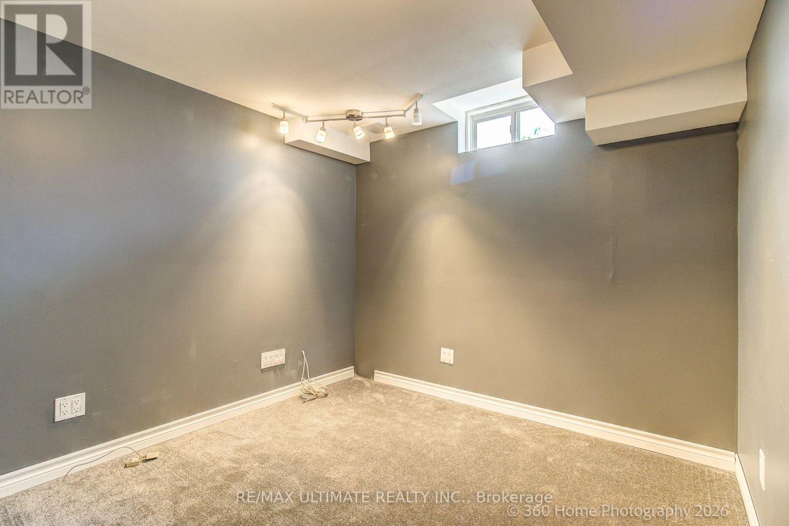 23 WINDHAM CRESCENT - 21