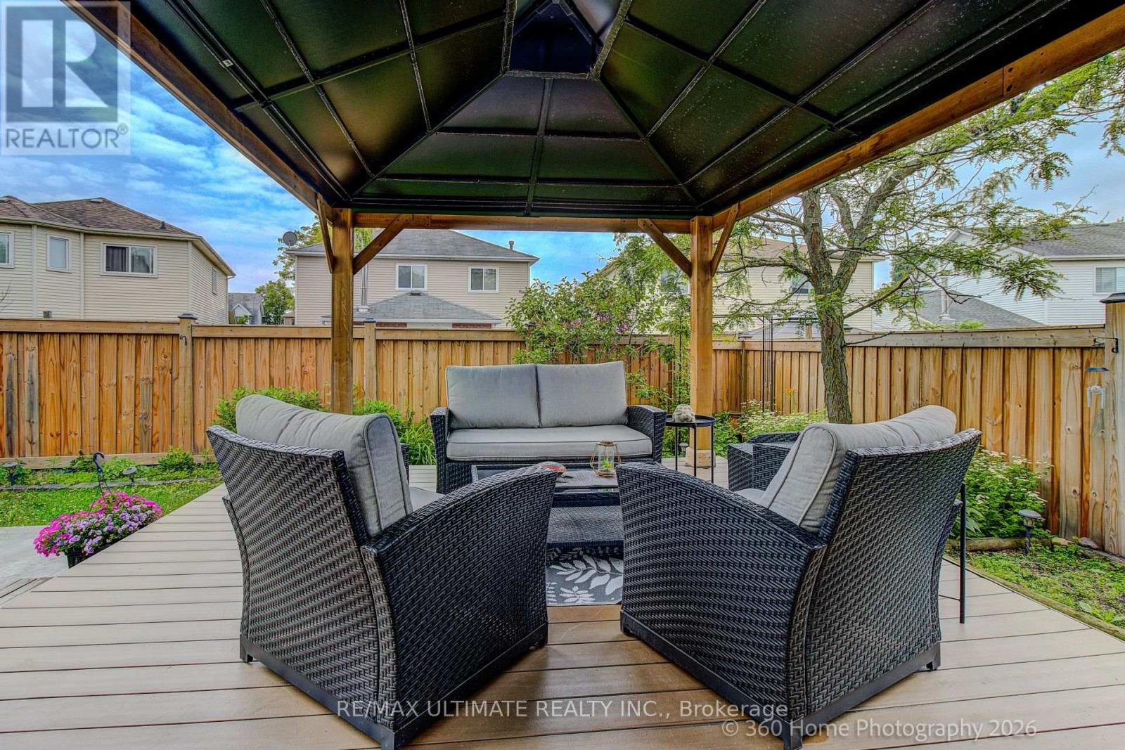 23 WINDHAM CRESCENT - 24