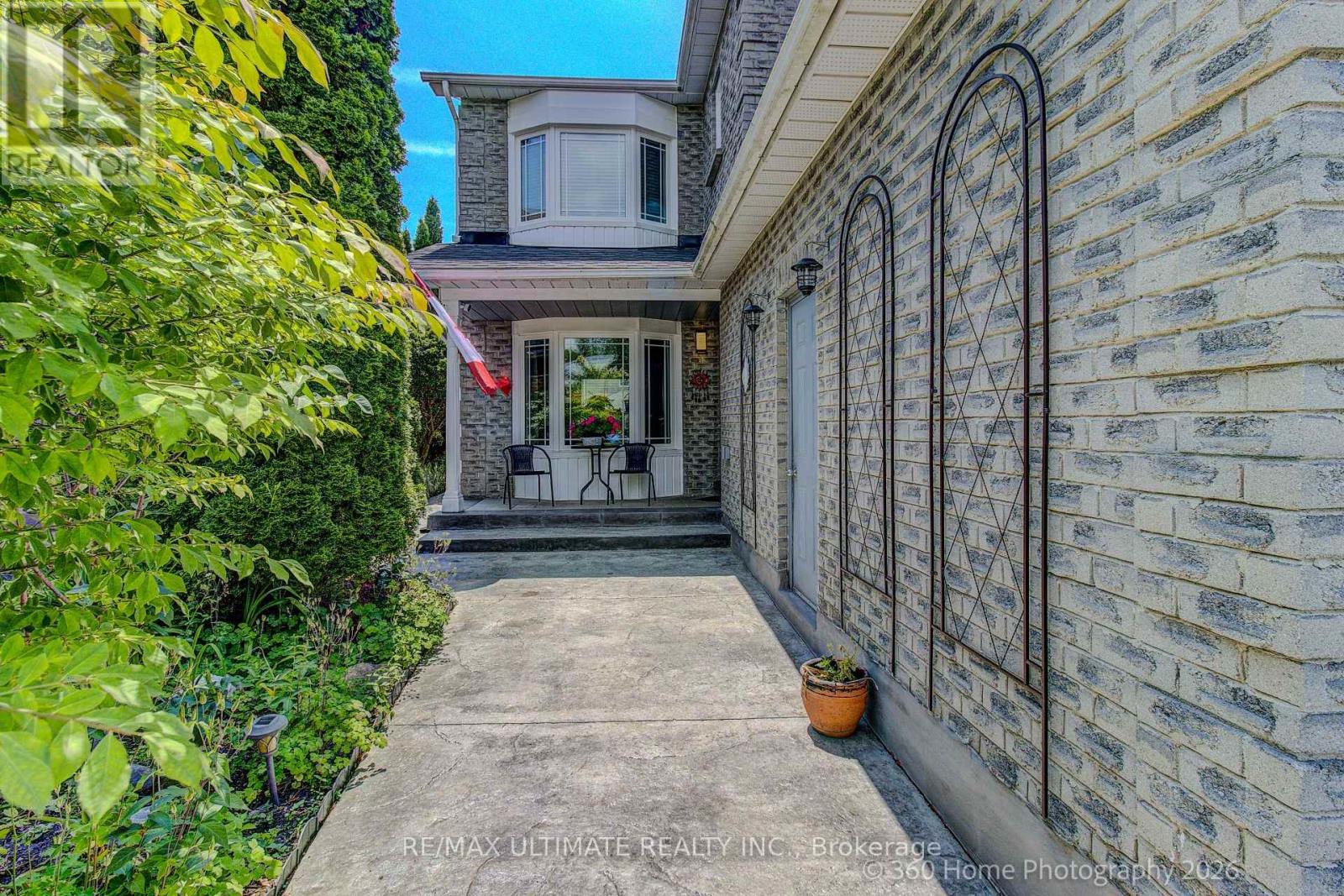 23 WINDHAM CRESCENT - 3