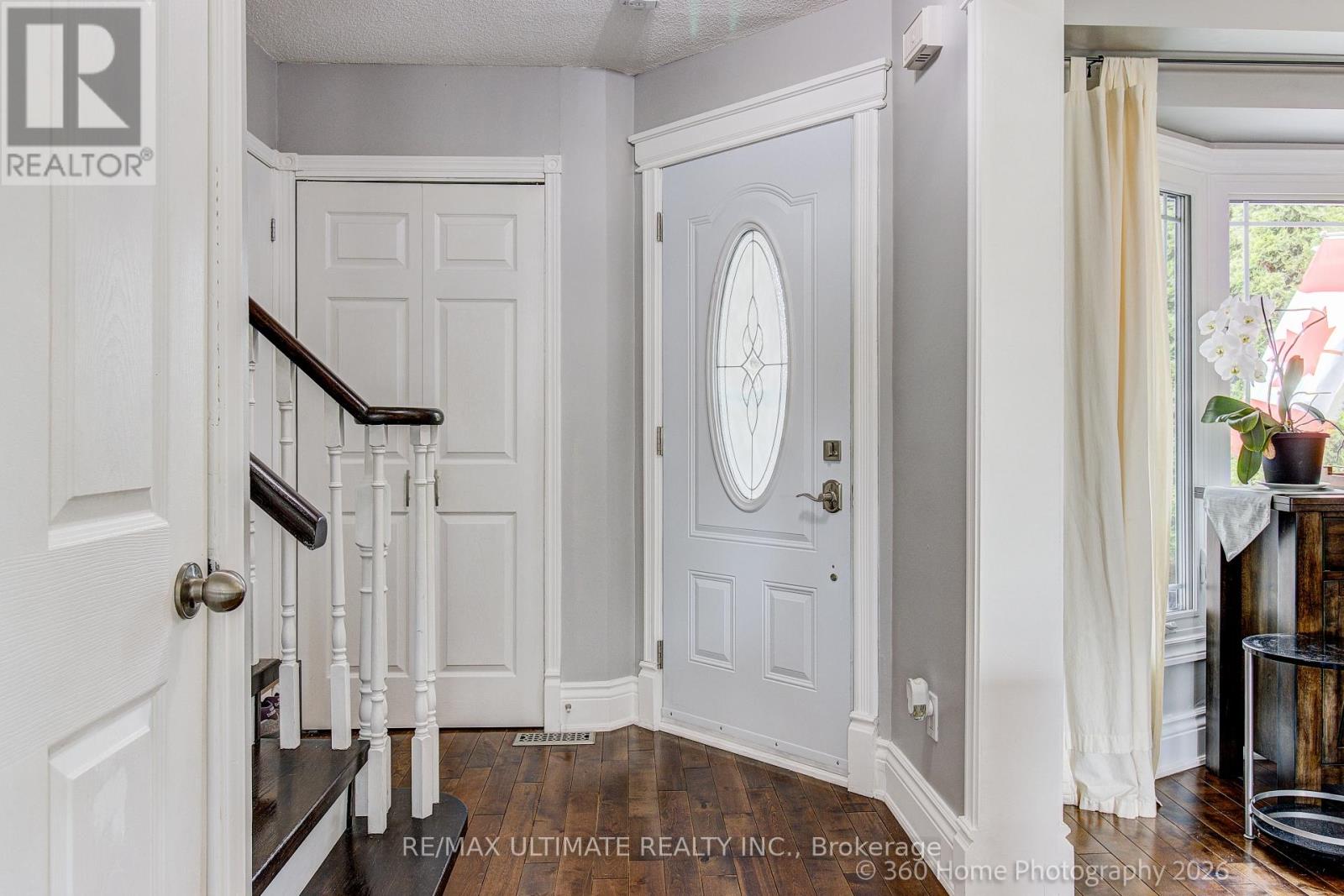 23 WINDHAM CRESCENT - 4