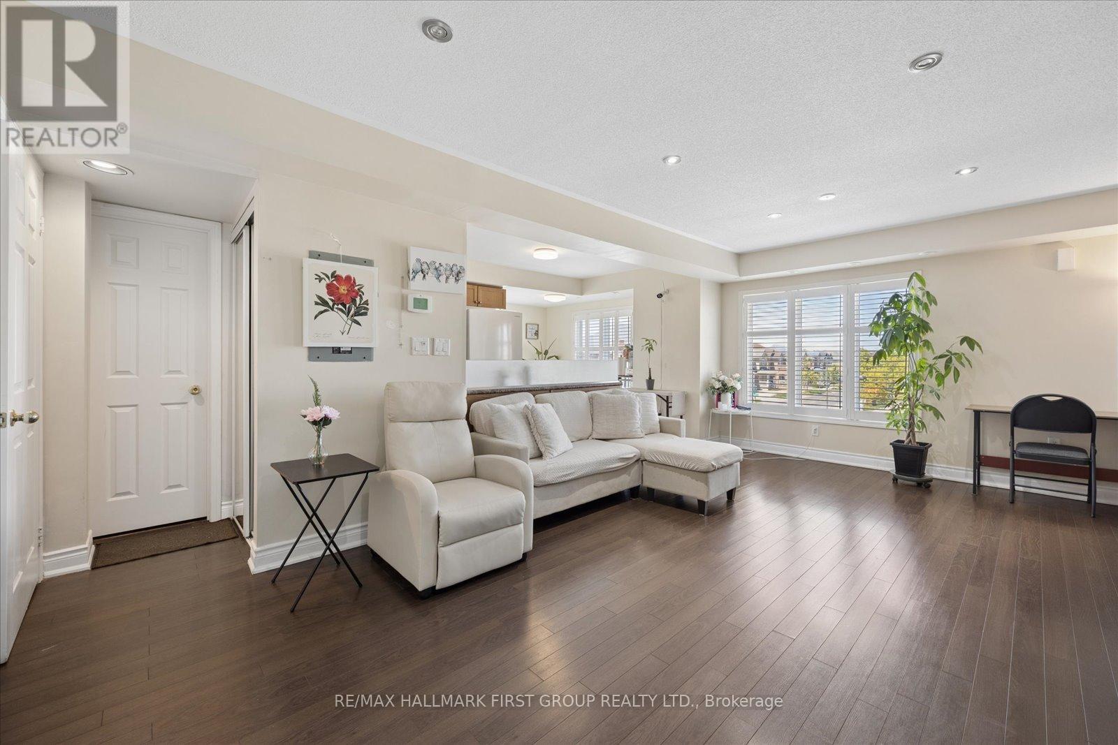 #3 2067 BUR OAK AVENUE - 3