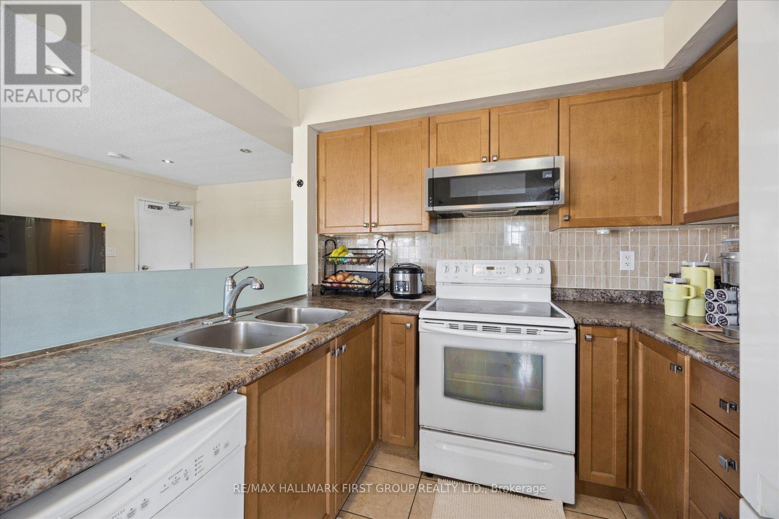#3 2067 BUR OAK AVENUE - 7