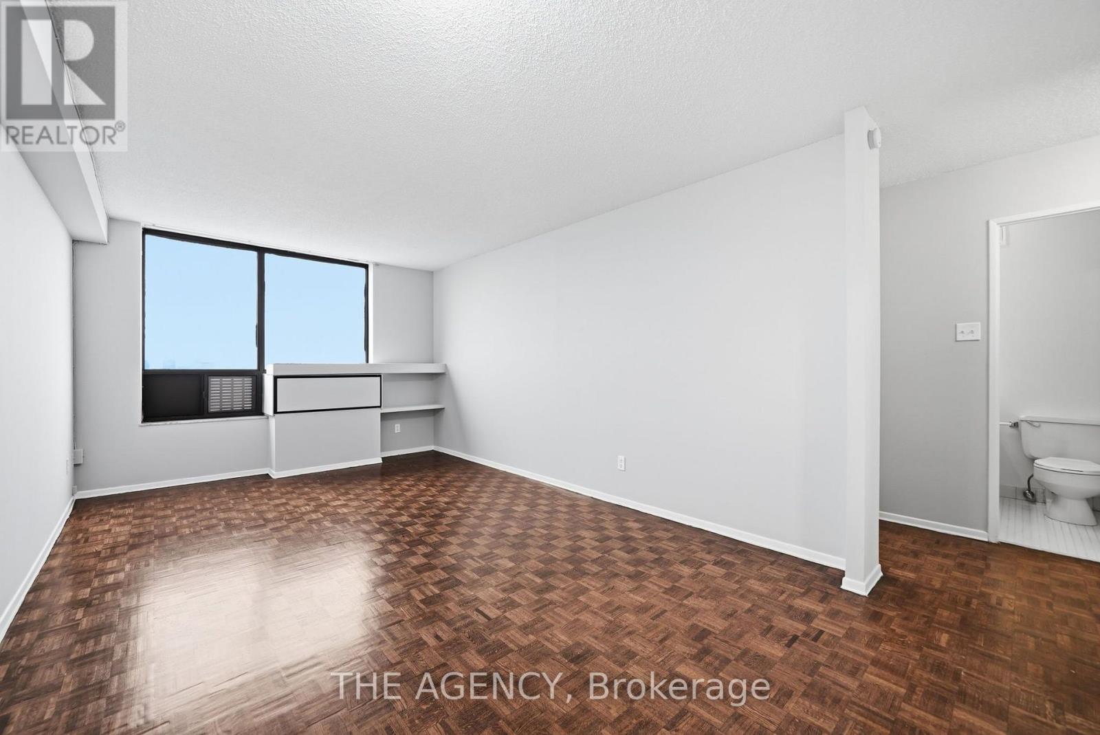 Photo of 2350 Dundas Street
