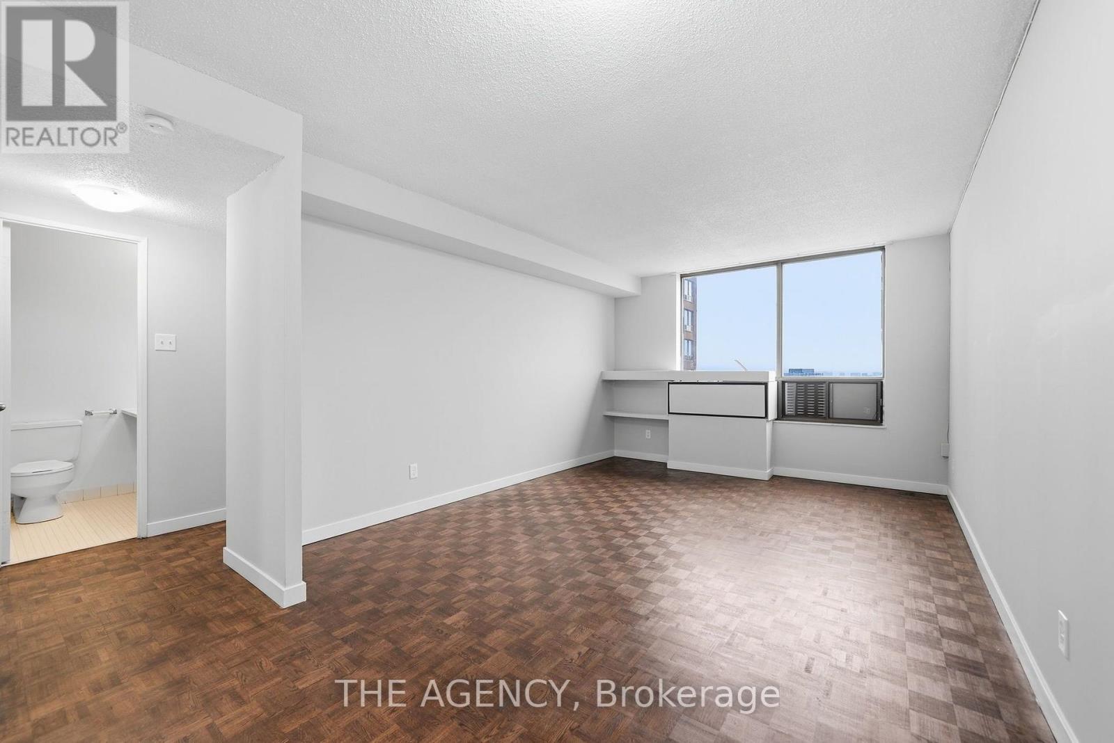 Photo of 2350 Dundas Street