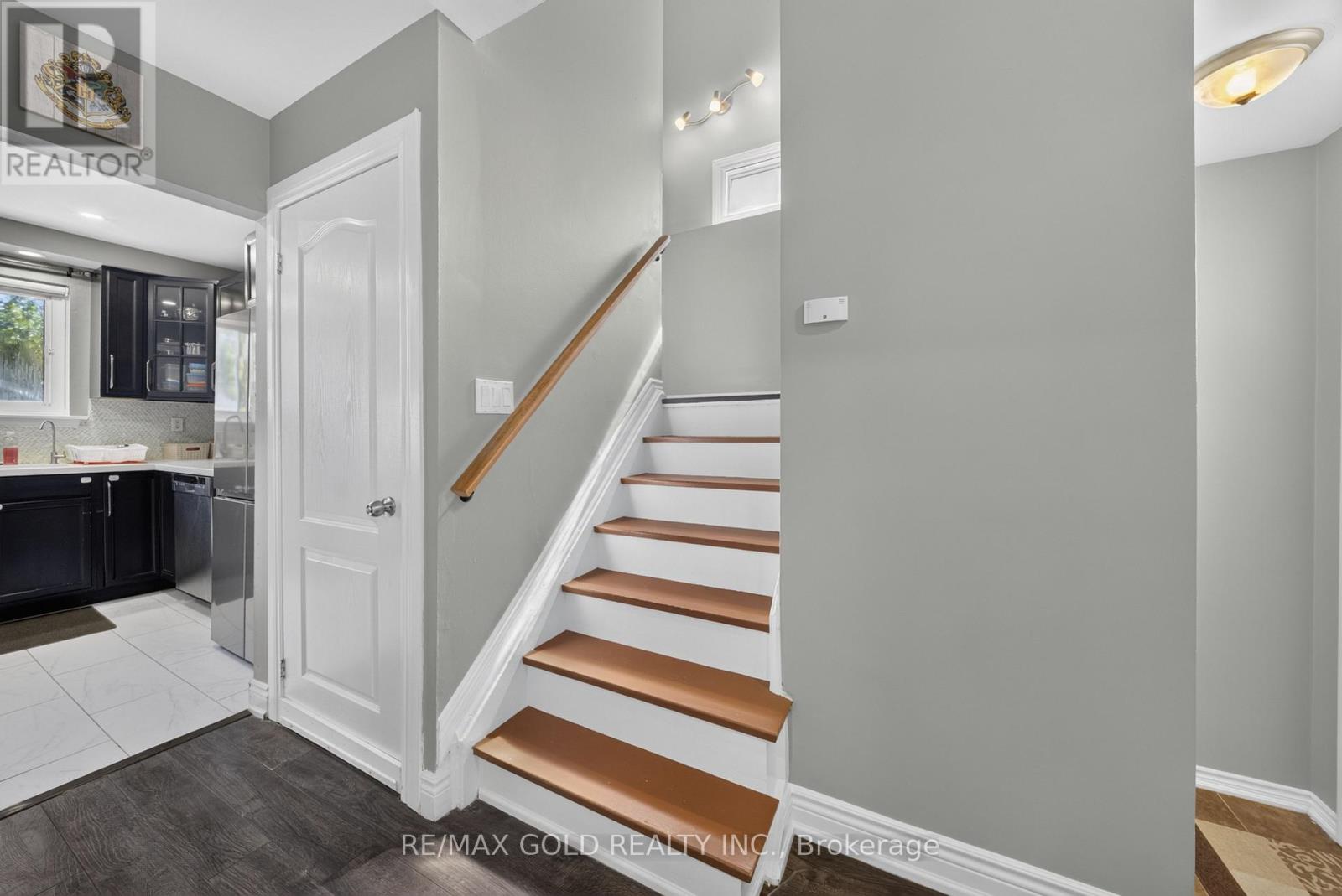 8 EARNSCLIFFE GATE - 15