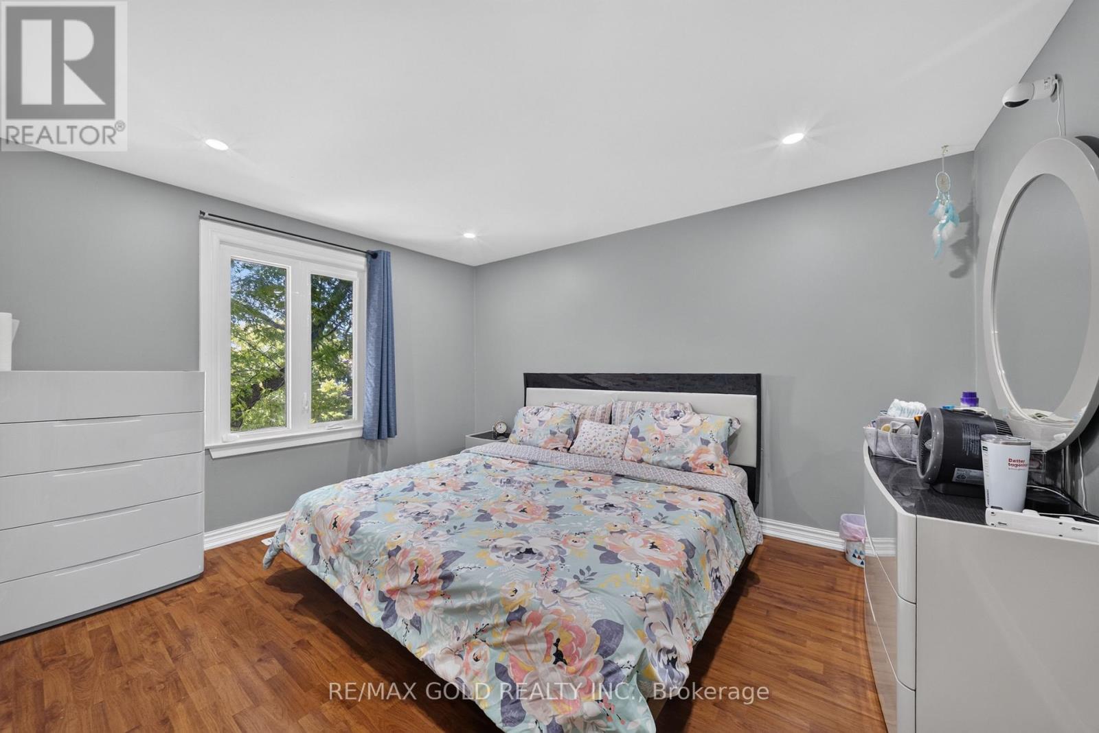 8 EARNSCLIFFE GATE - 23