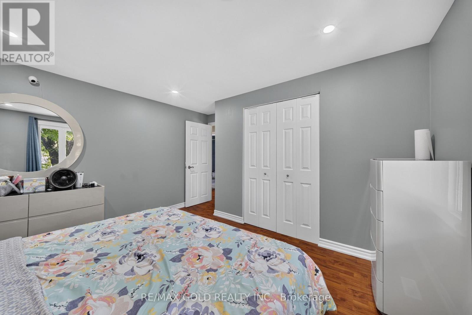 8 EARNSCLIFFE GATE - 25