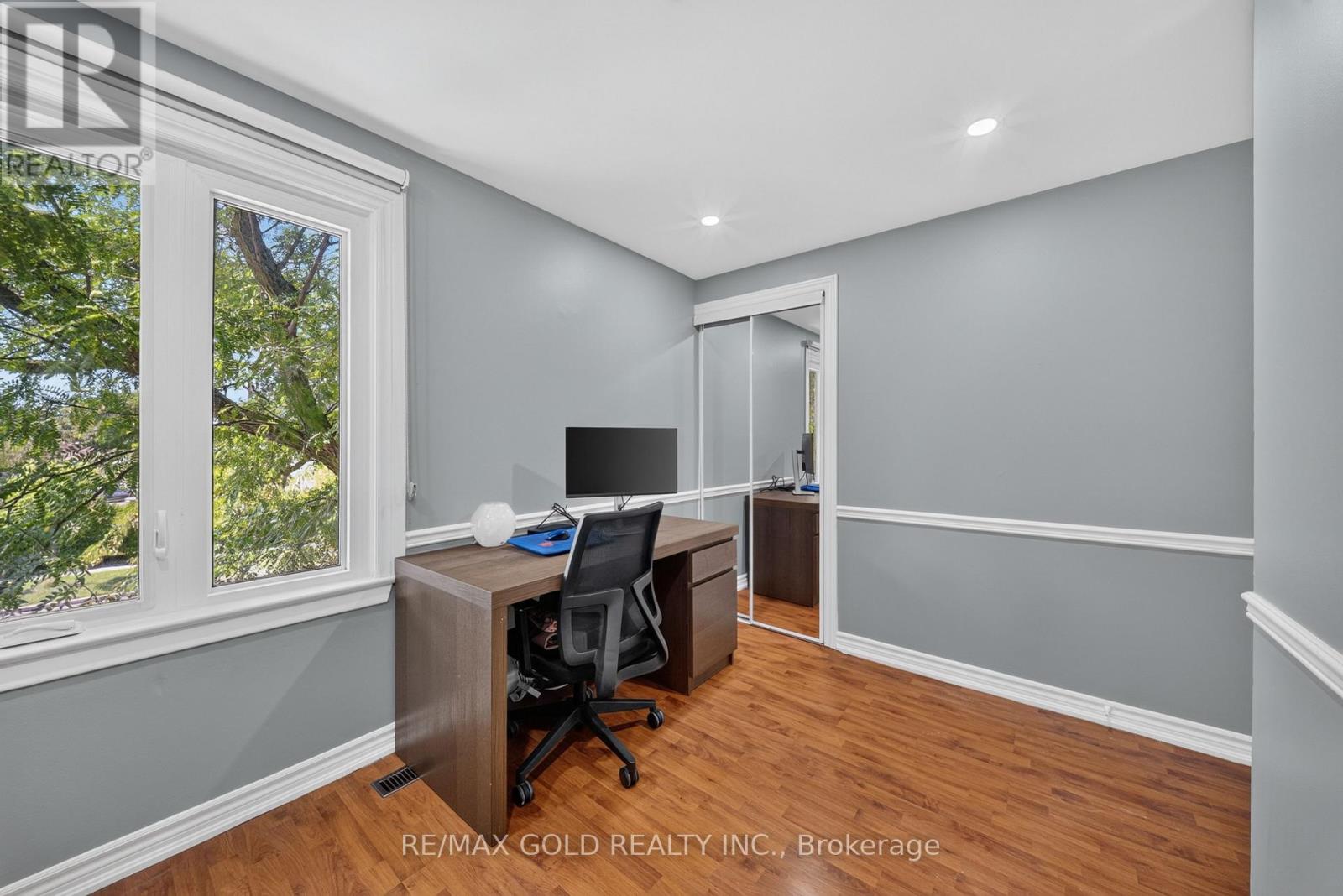 8 EARNSCLIFFE GATE - 27