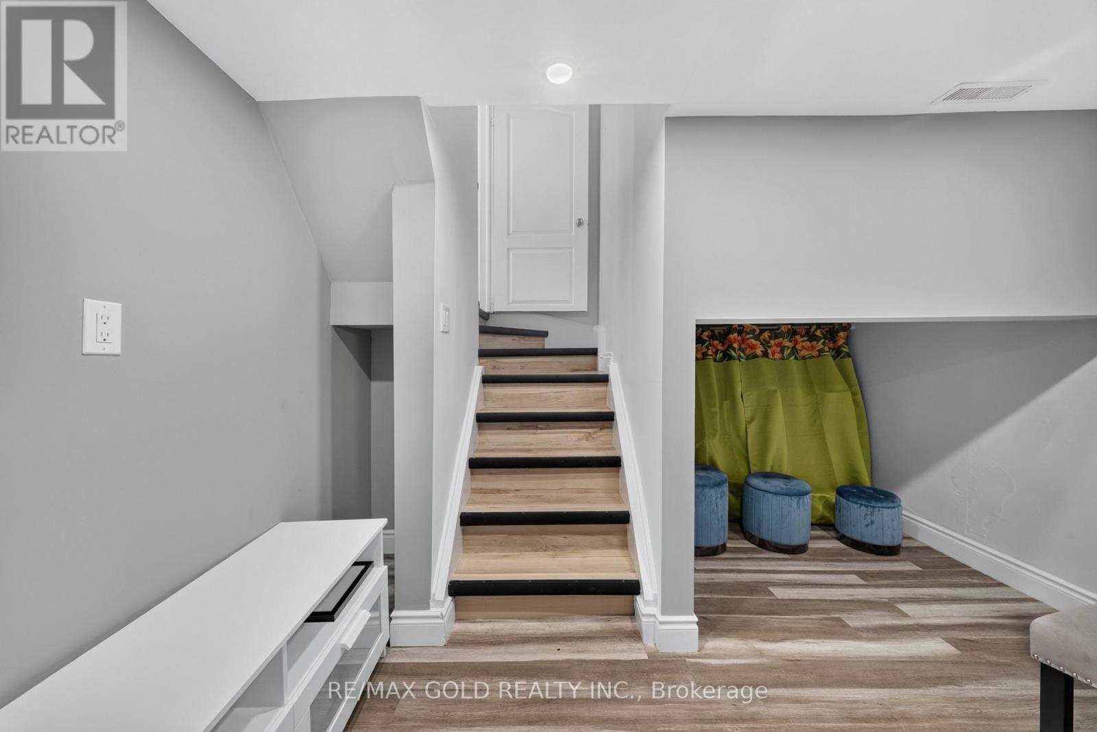 8 EARNSCLIFFE GATE - Image 31