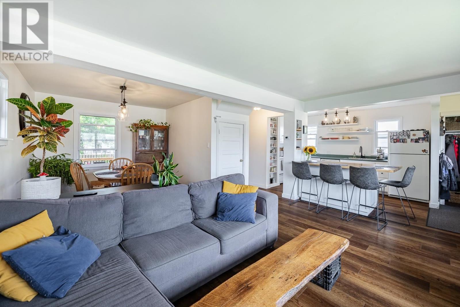 83 Weldon AVE - 11