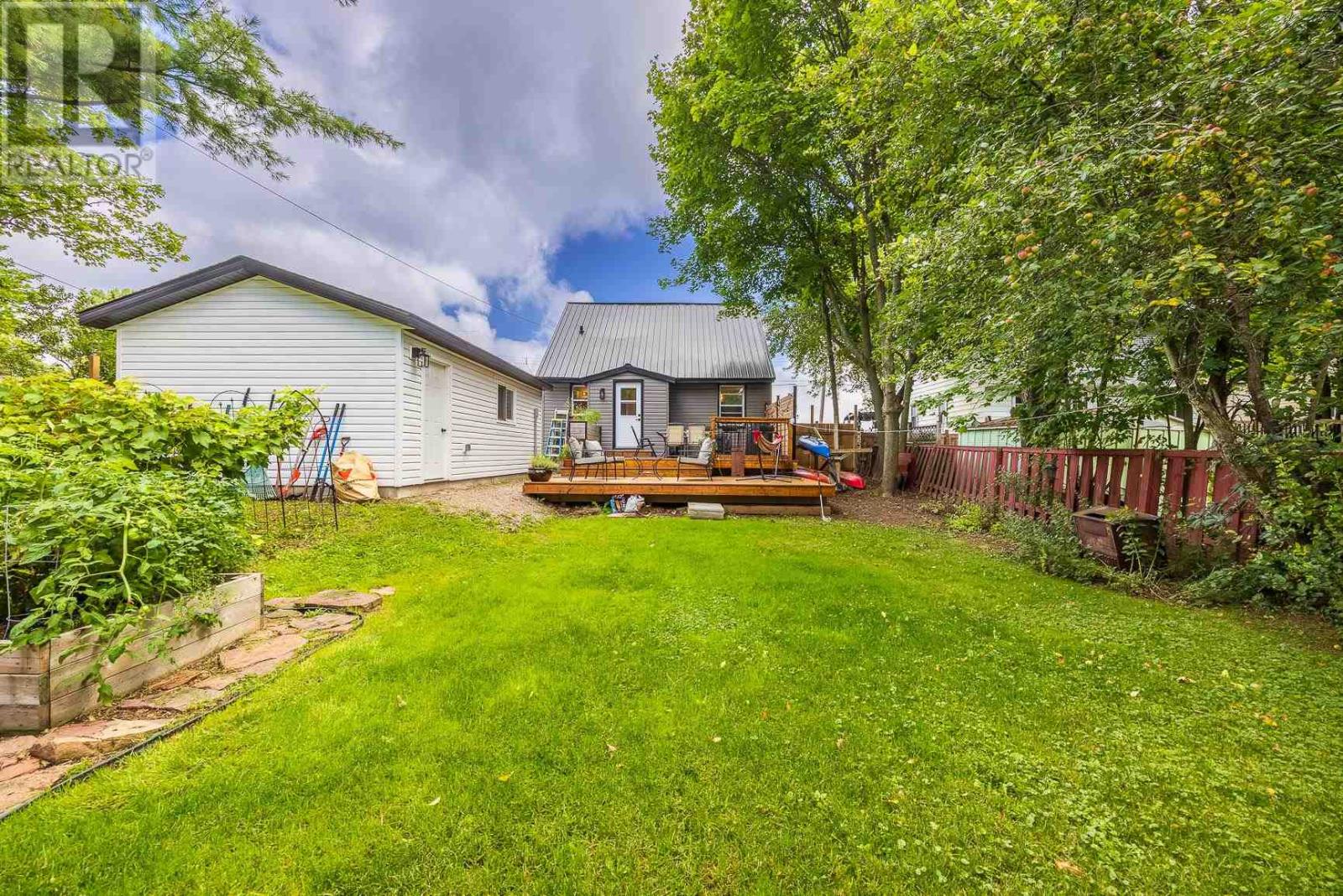 83 Weldon AVE - Image 32