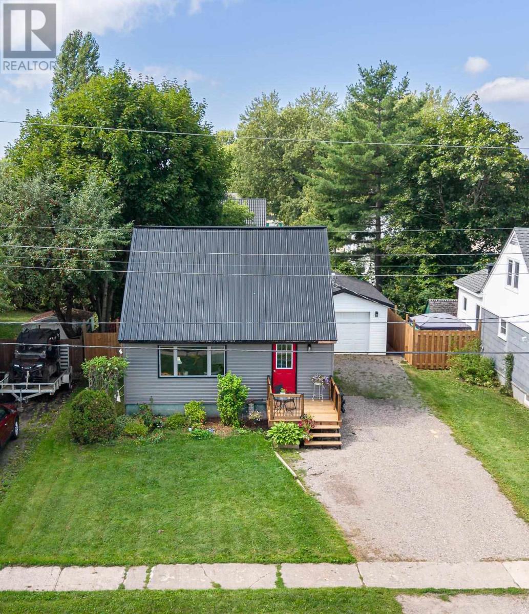 83 Weldon AVE - 35