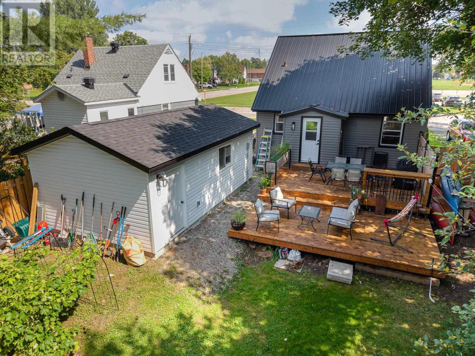 83 Weldon AVE - 36