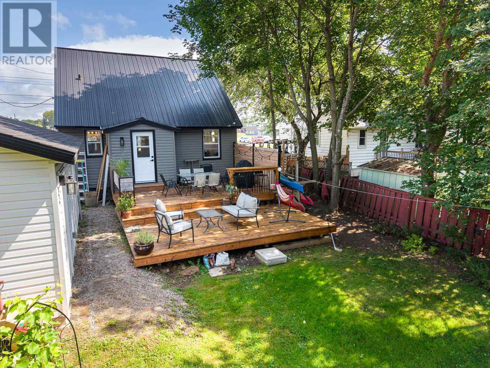 83 Weldon AVE - 39