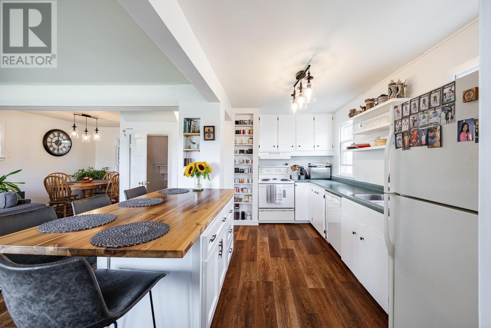 83 Weldon AVE - 6