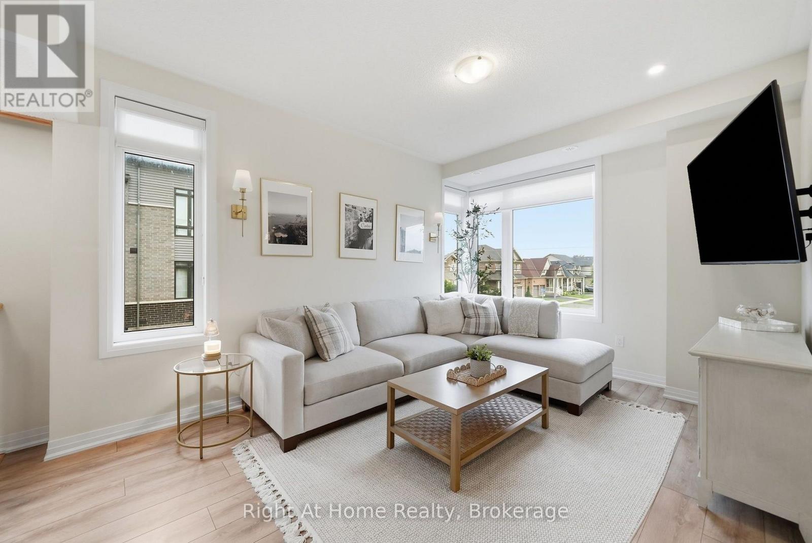 52 EMMAS WAY - Image 19