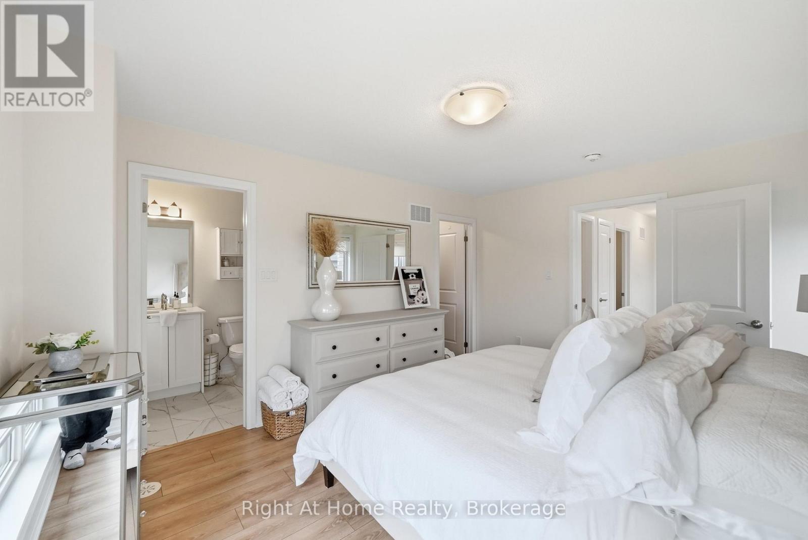 52 EMMAS WAY - Image 23