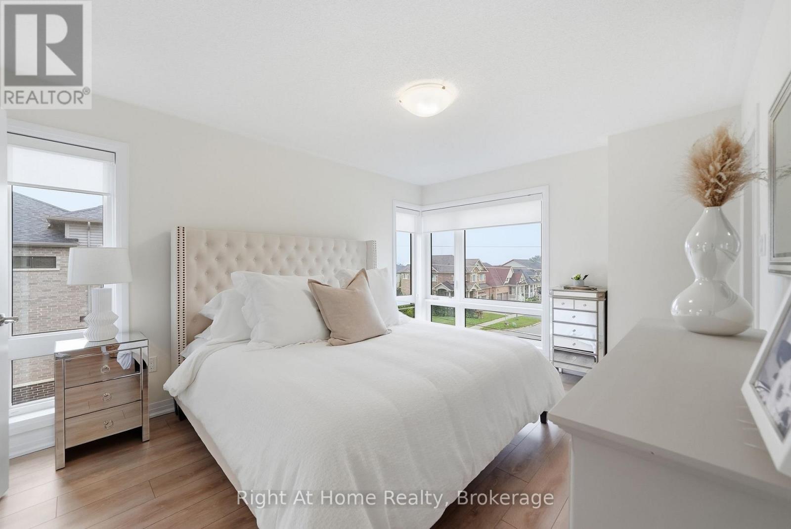 52 EMMAS WAY - Image 24