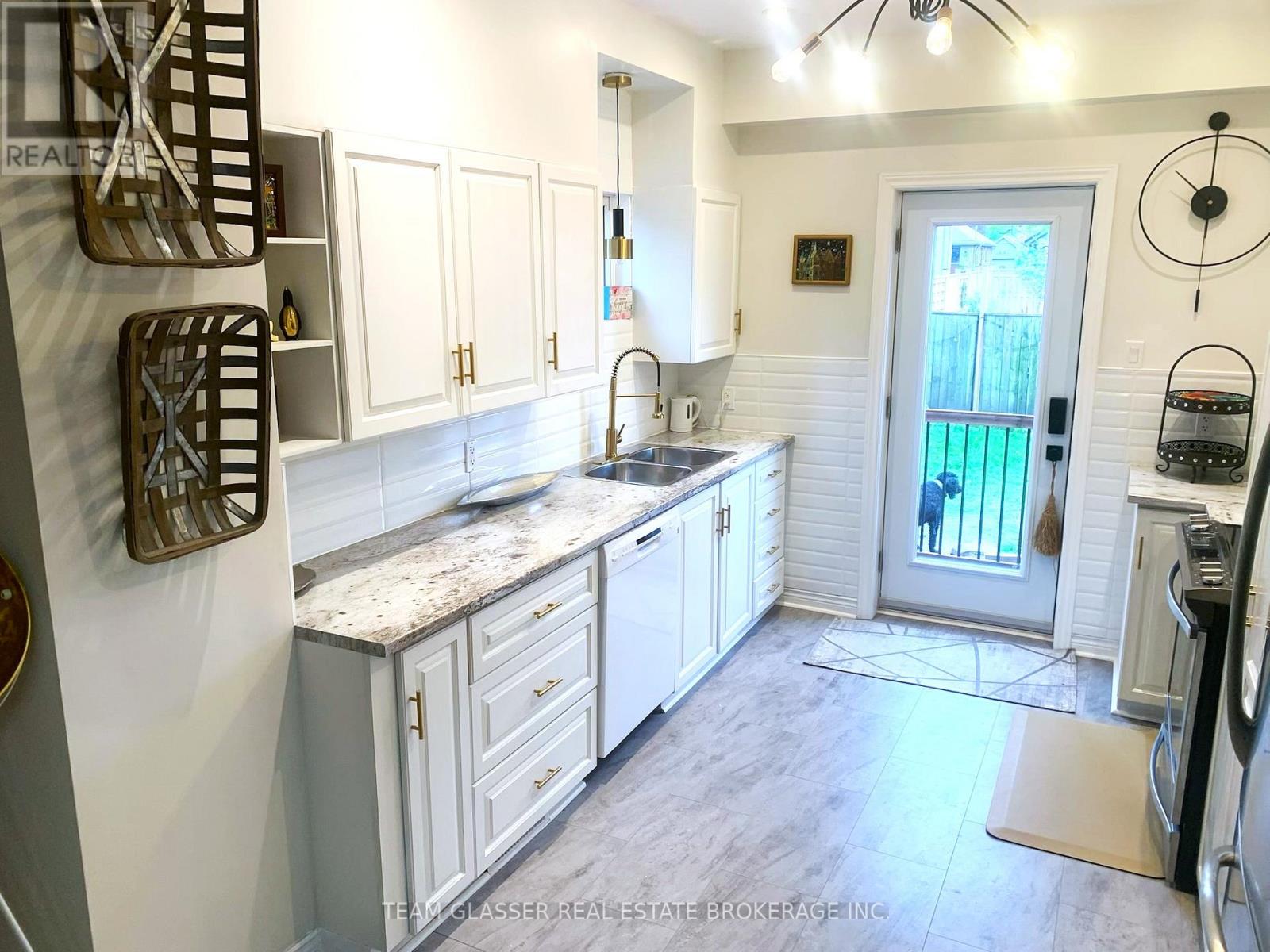 63 EUCLID AVENUE - Image 33