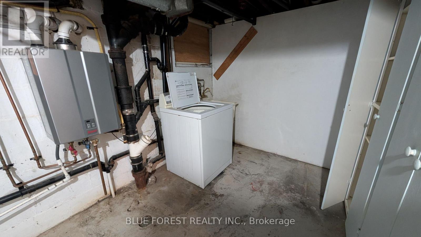 867 QUEENS AVENUE - 16