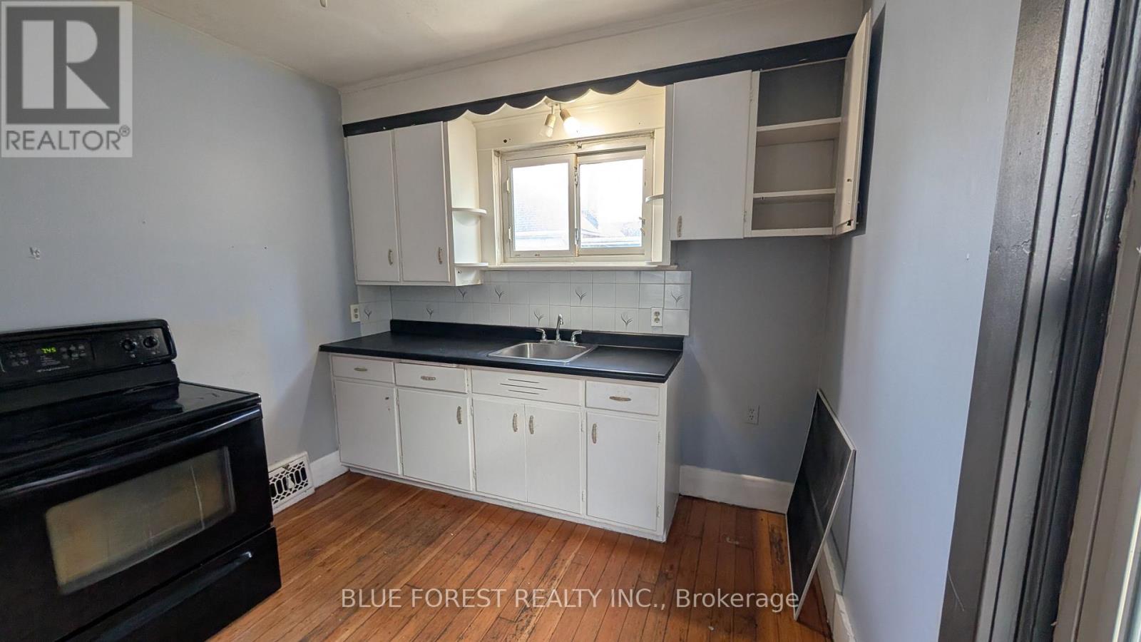 867 QUEENS AVENUE - 21