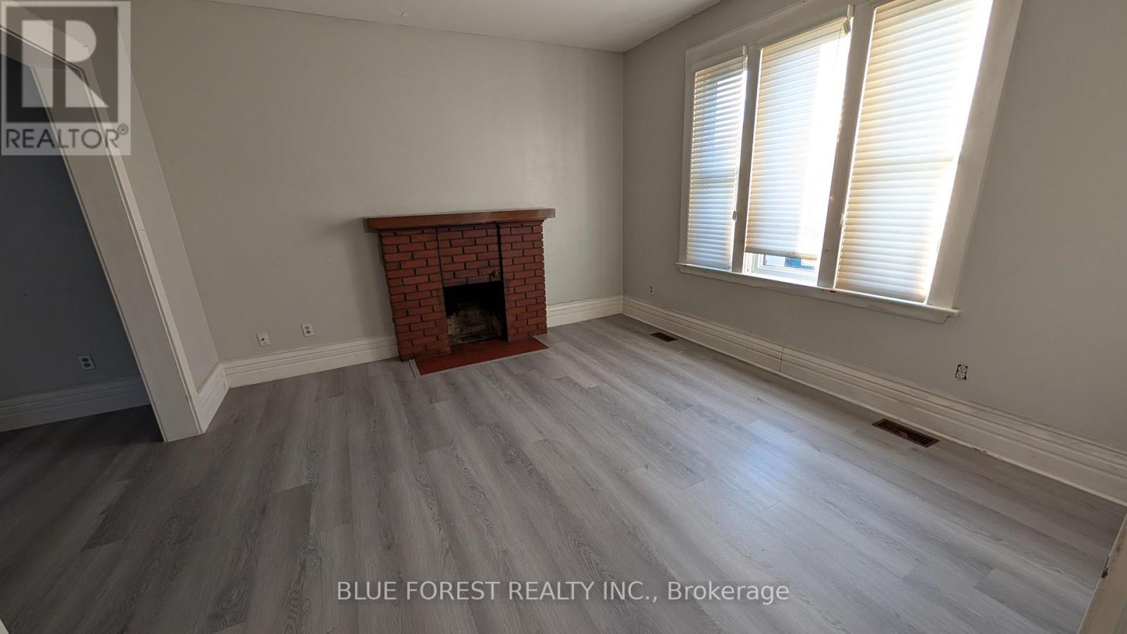 867 QUEENS AVENUE - Image 3