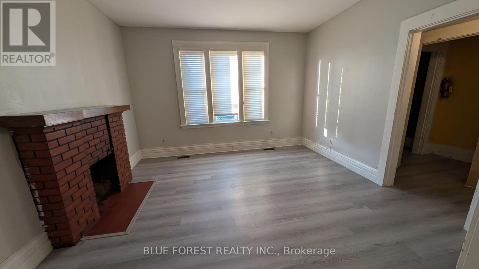 867 QUEENS AVENUE - Image 5