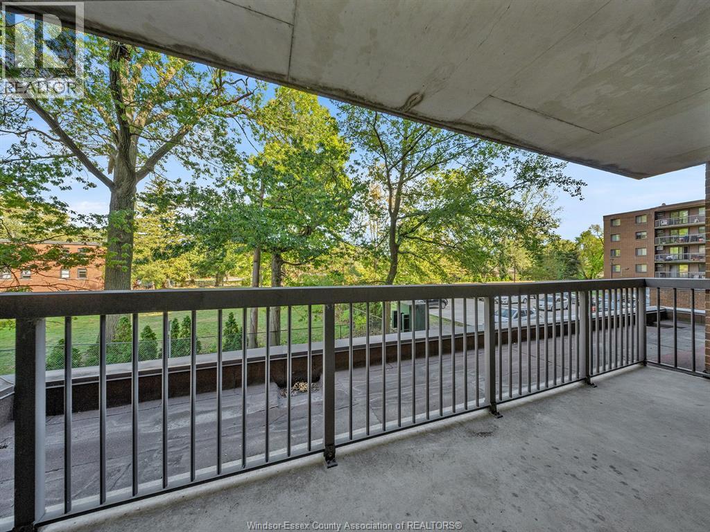 #206 3936 WYANDOTTE STREET East - 9