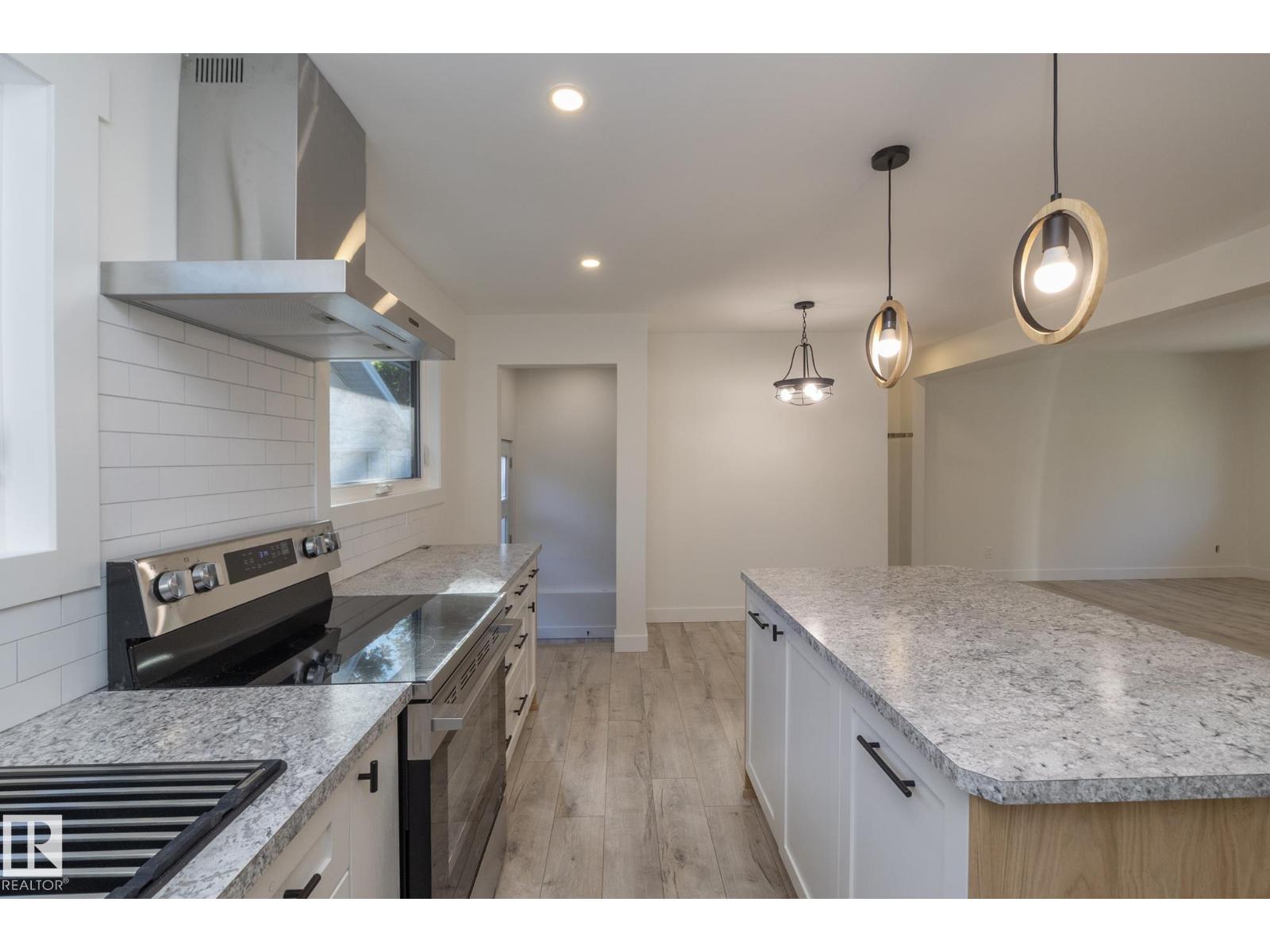 21 SHERIDAN DR - 22