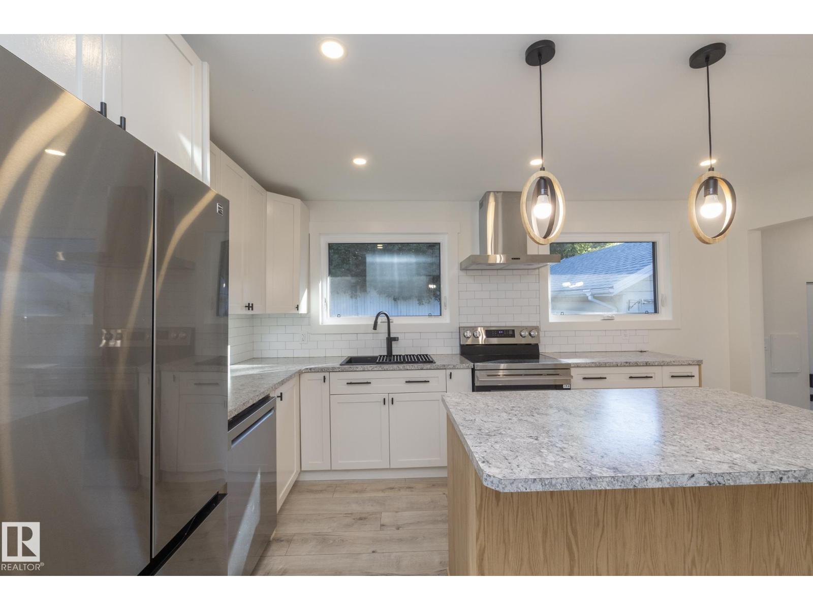 21 SHERIDAN DR - 24