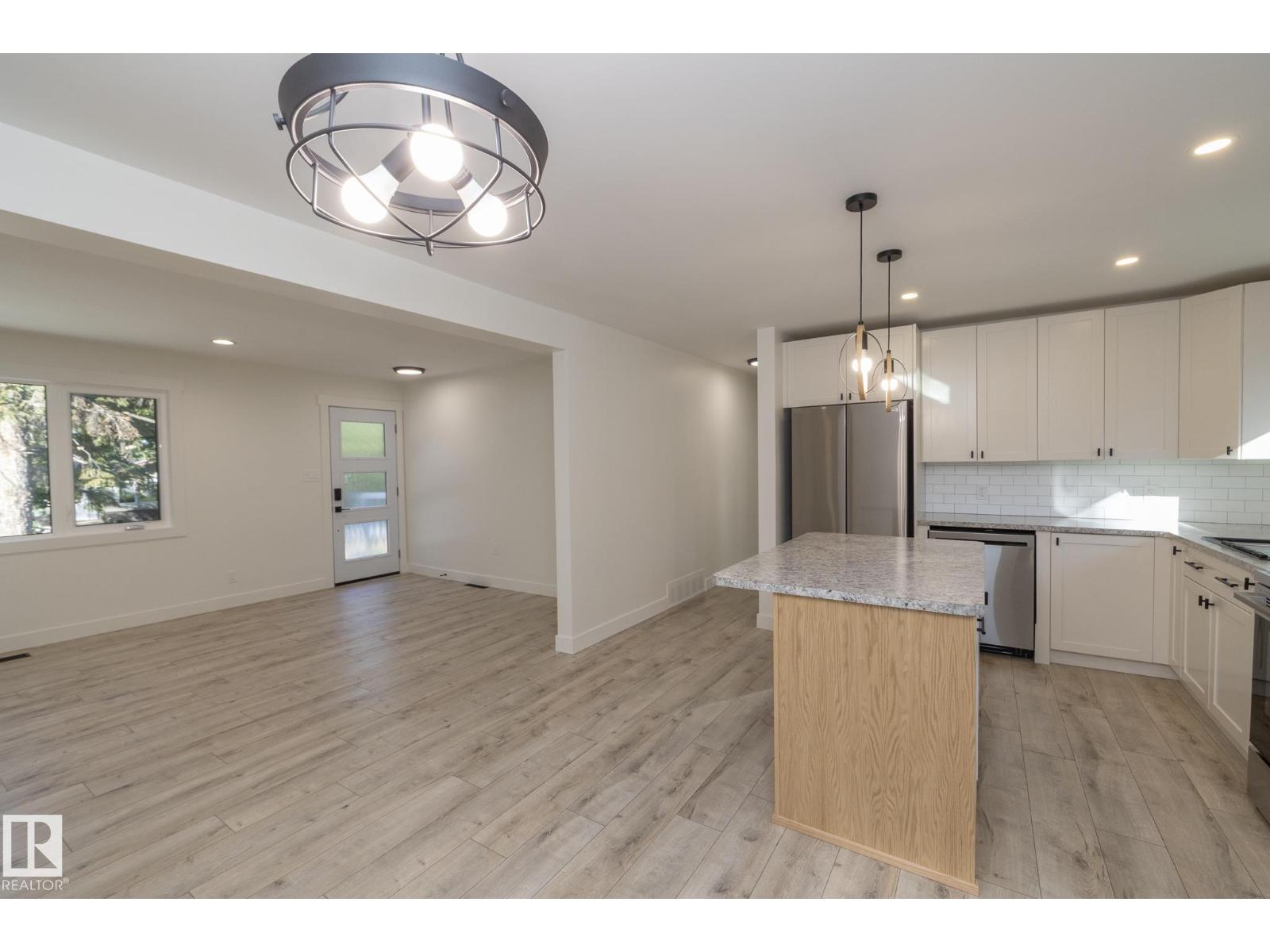 21 SHERIDAN DR - 17