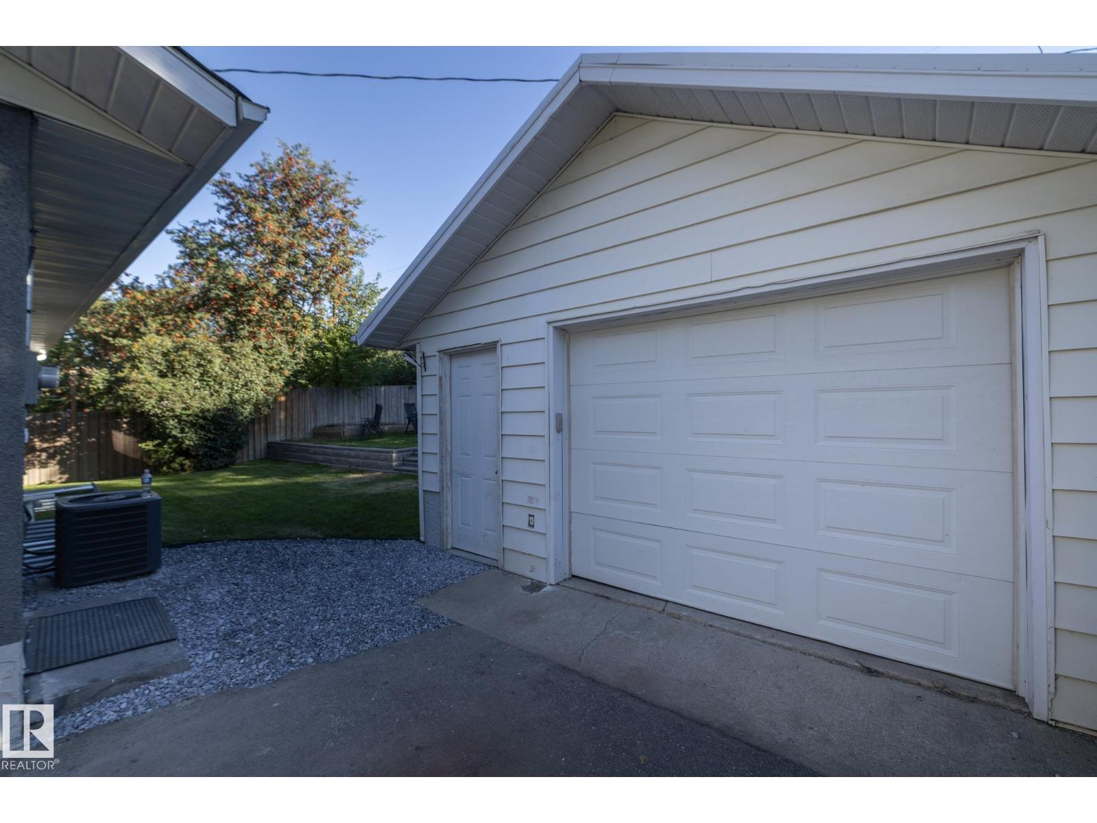 21 SHERIDAN DR - 63
