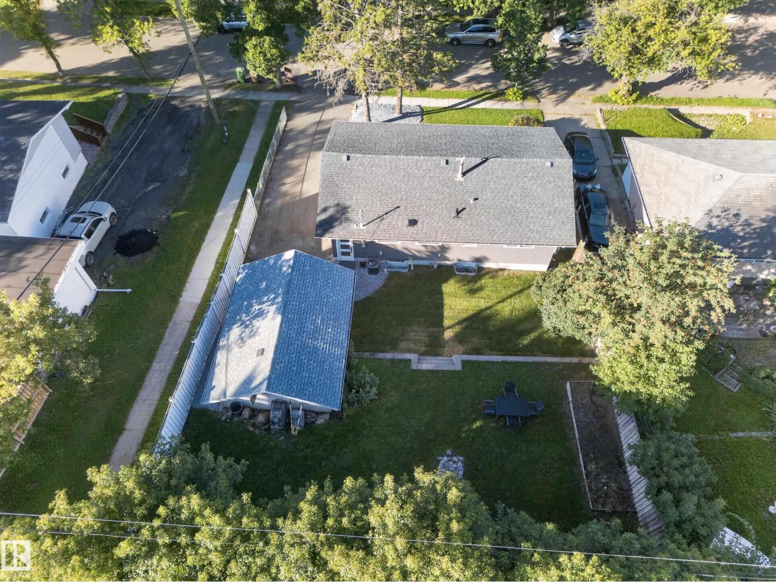 21 SHERIDAN DR - 71