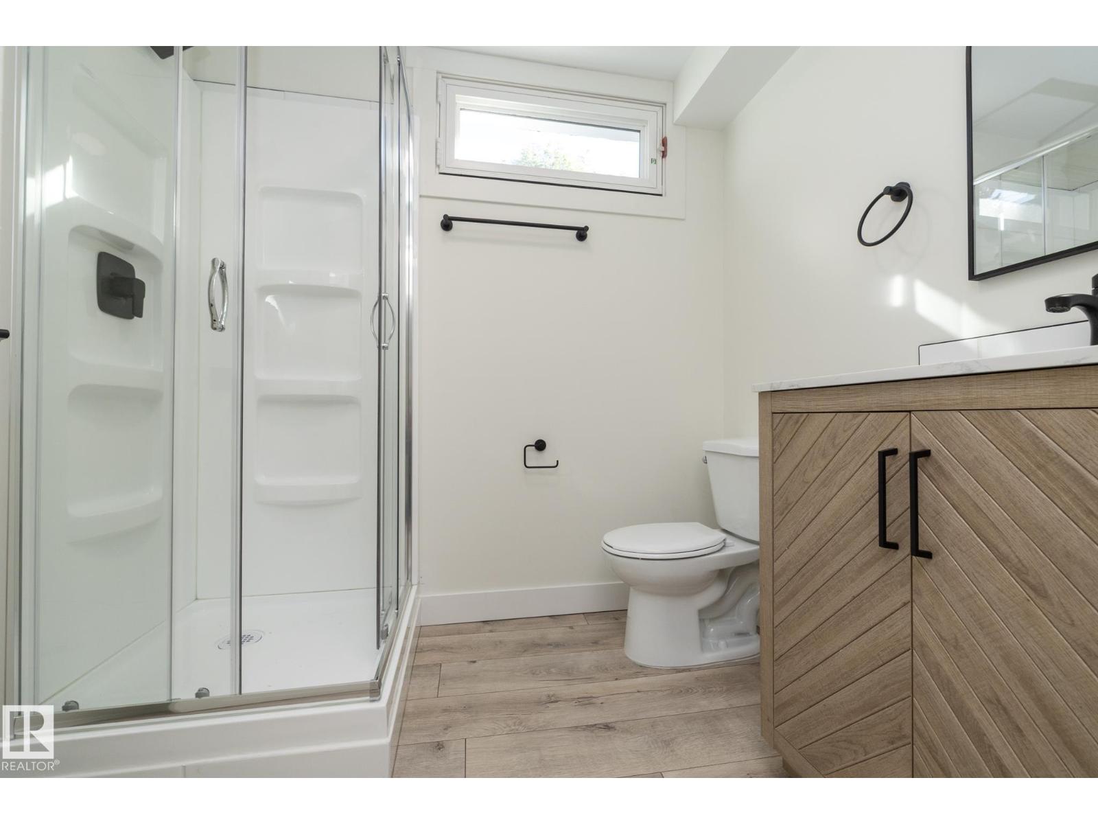 21 SHERIDAN DR - 57