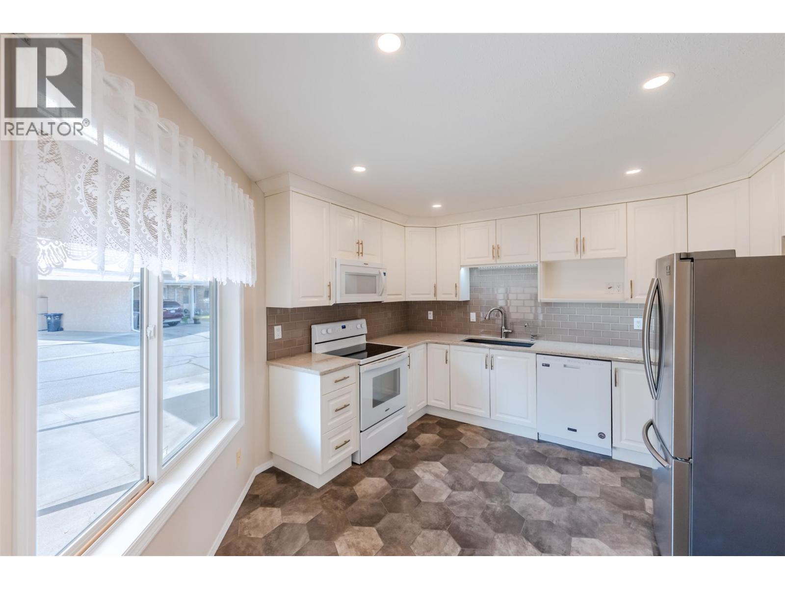 115 REDWING Place Unit# 18, Oliver