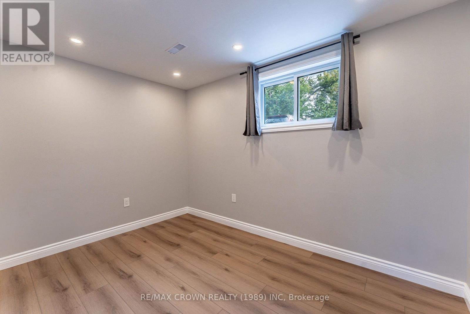 717 AIRPORT ROAD - Image 24