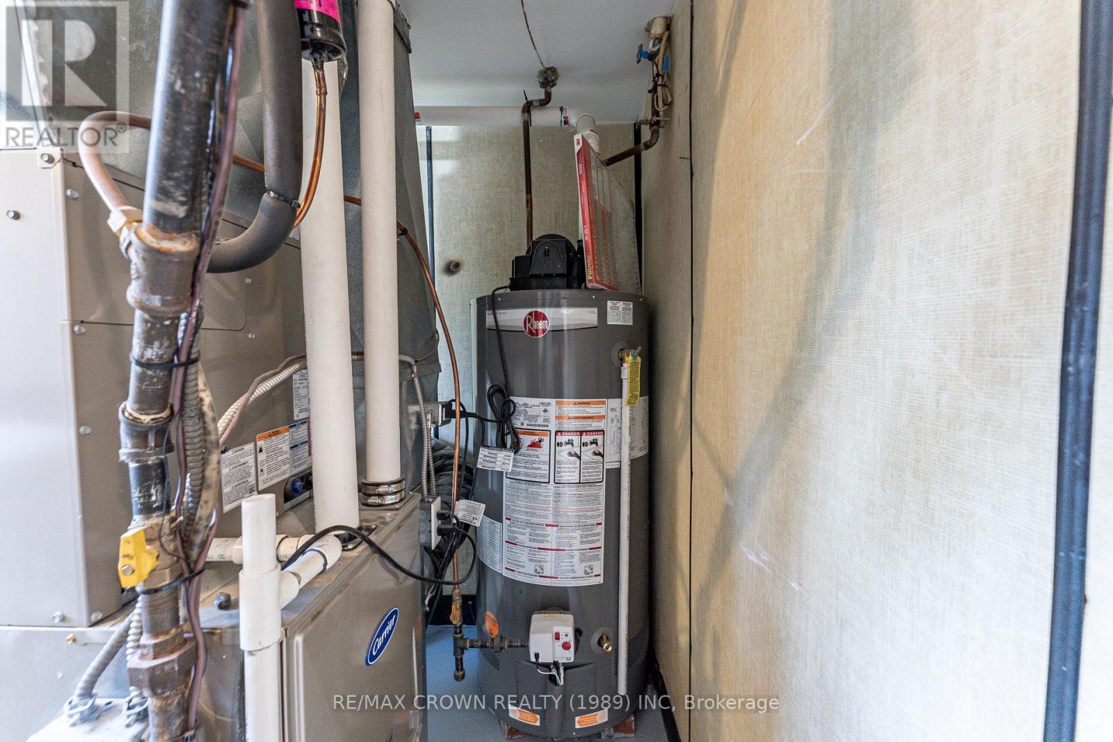 717 AIRPORT ROAD - Image 32