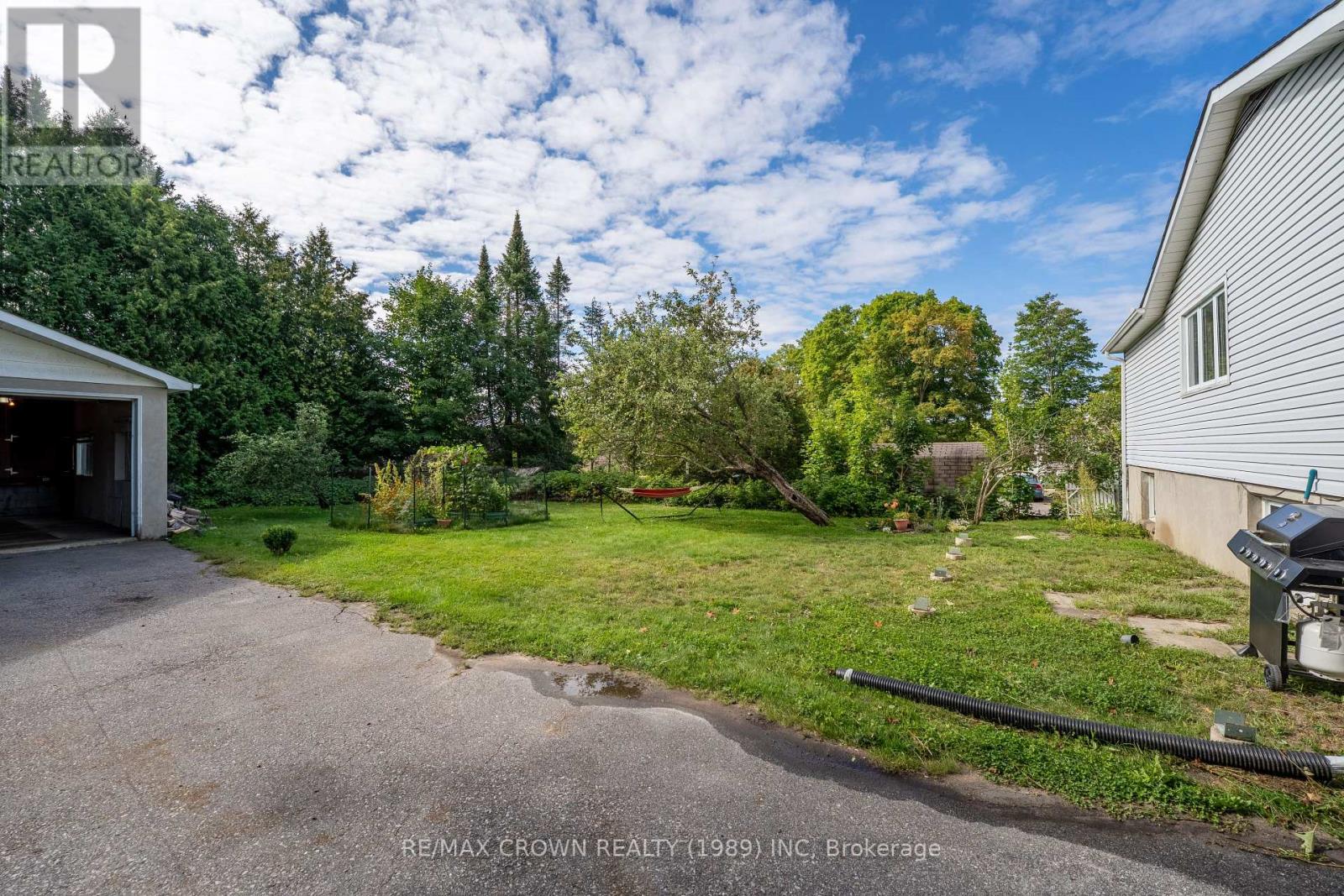 717 AIRPORT ROAD - Image 35